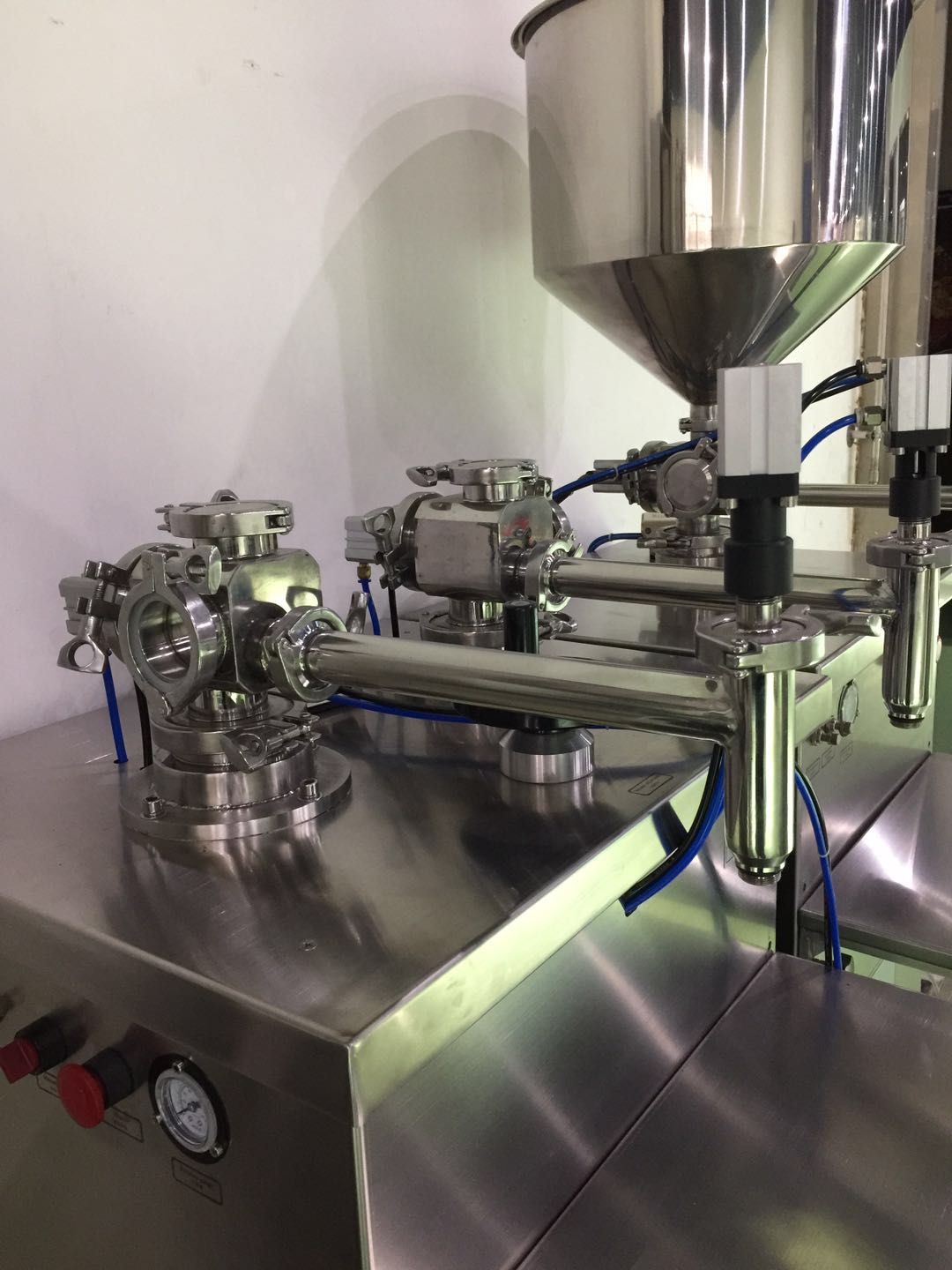 Custom Double head vertical pneumatic liquid filling machine Manufacturer, Factories