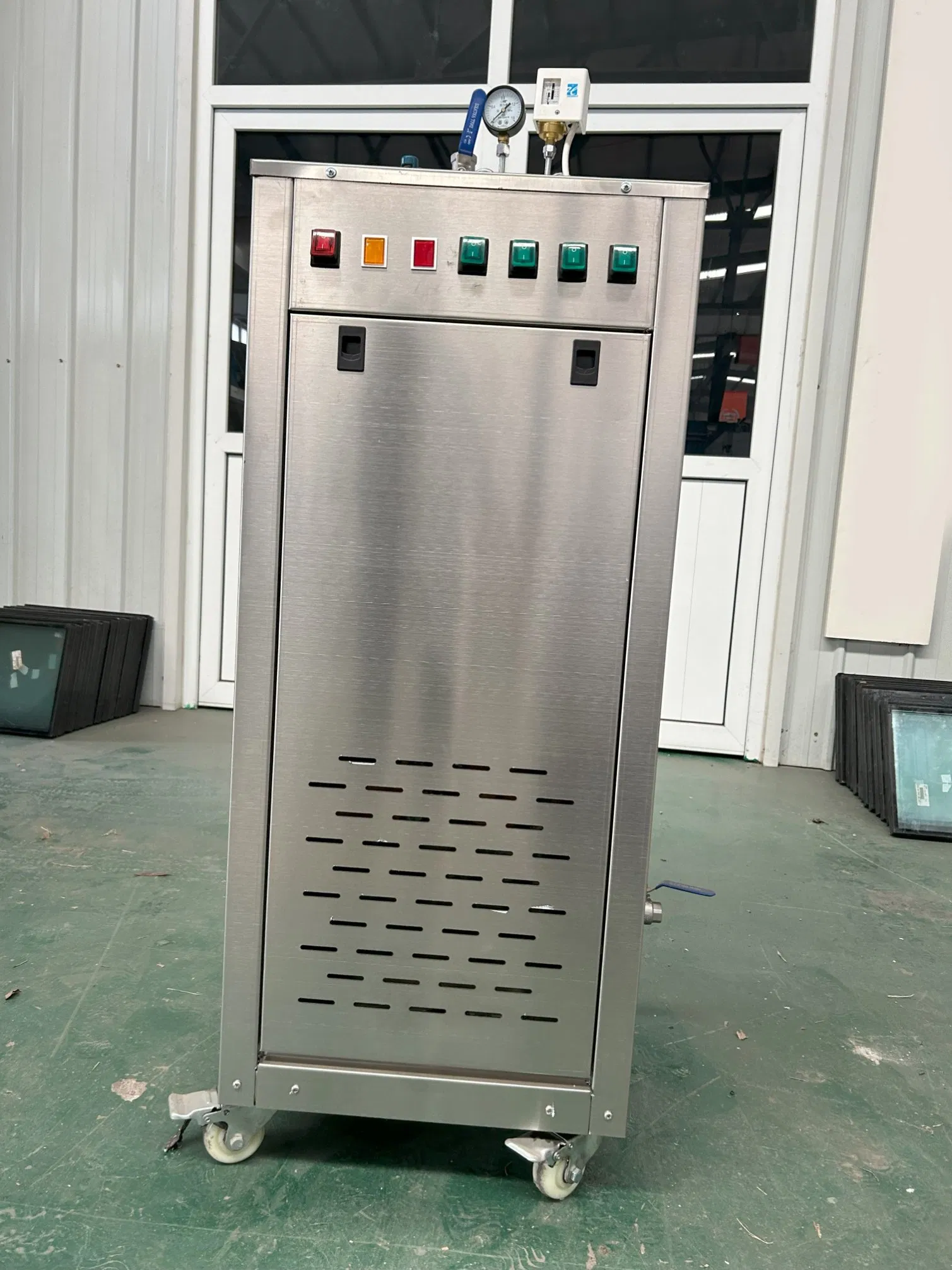 User-Friendly Long-Life Steam Station Iron with Automatic Alarm Function for Dry Cleaners