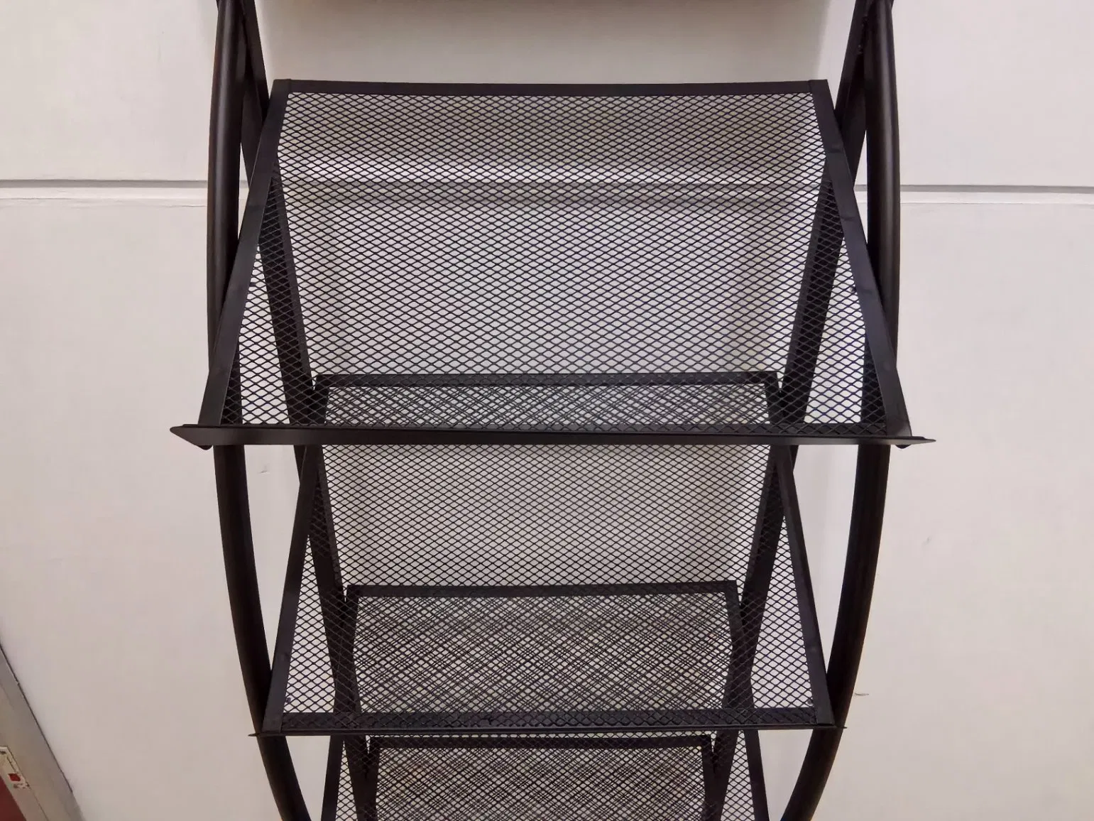 Simple Iron Floor Magazine Display Rack for Offices and Public Area