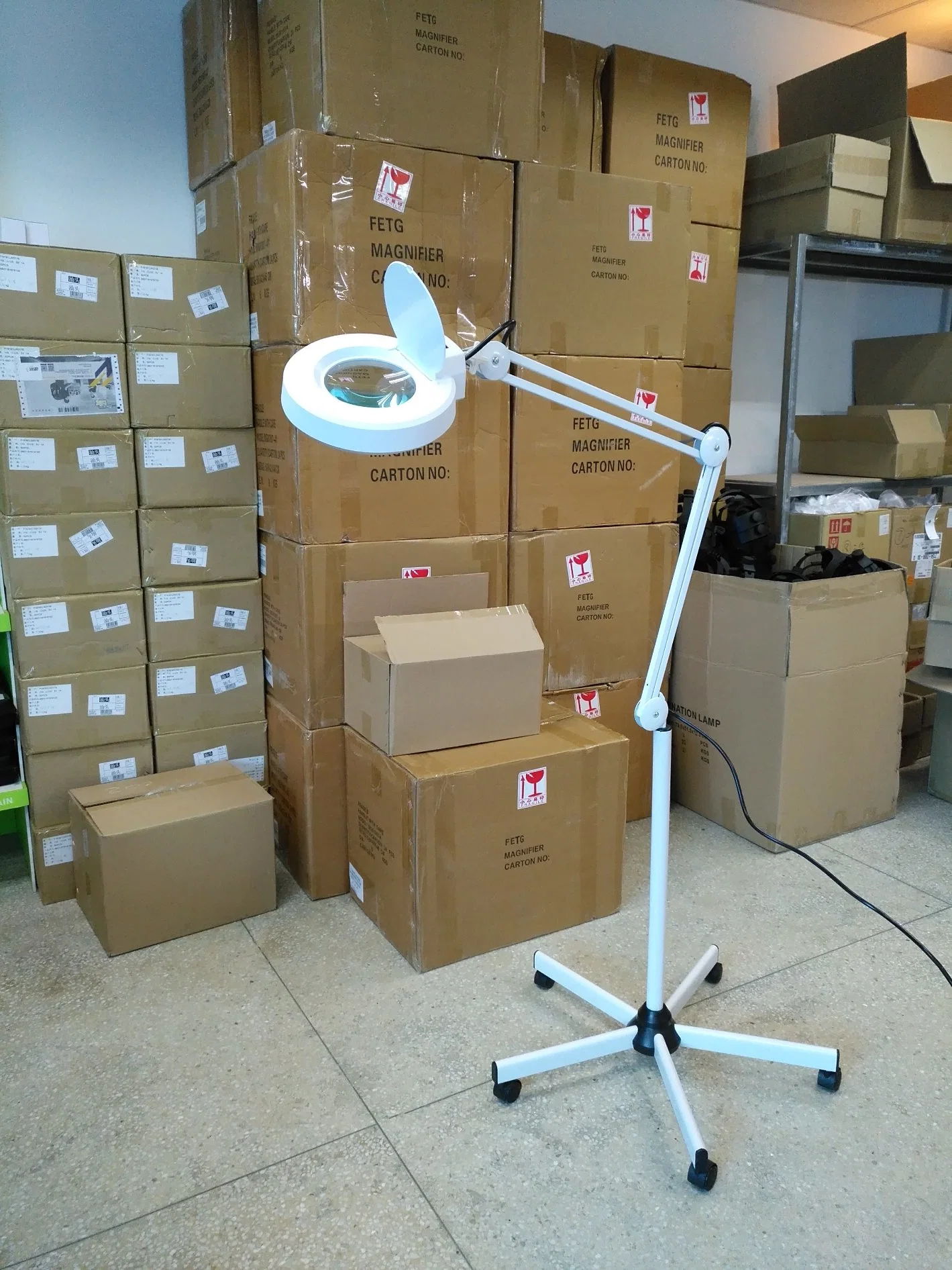 LED Magnifying Lamp Ks-1081d Mobile Type to Examine Skin or Beauty