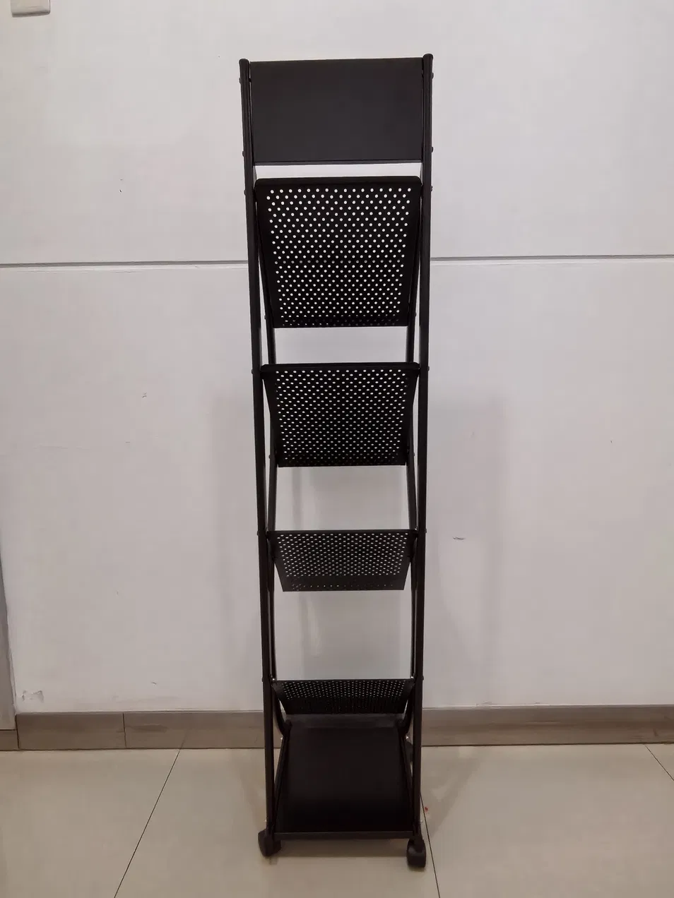 Magazine Stand Detail