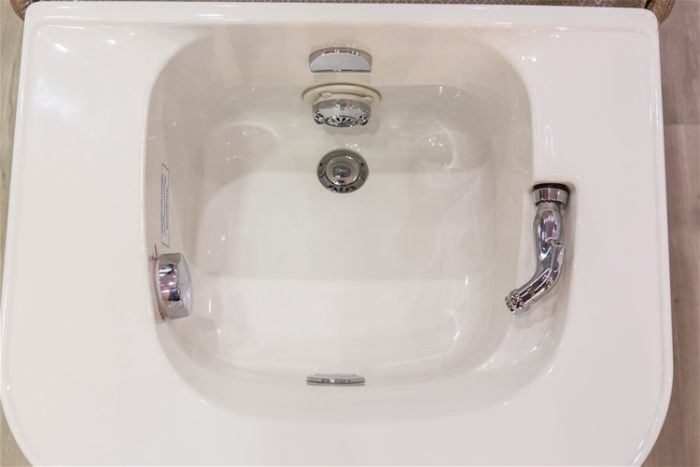 No Plumbing Pedicure Chair with SPA Treatment Bed