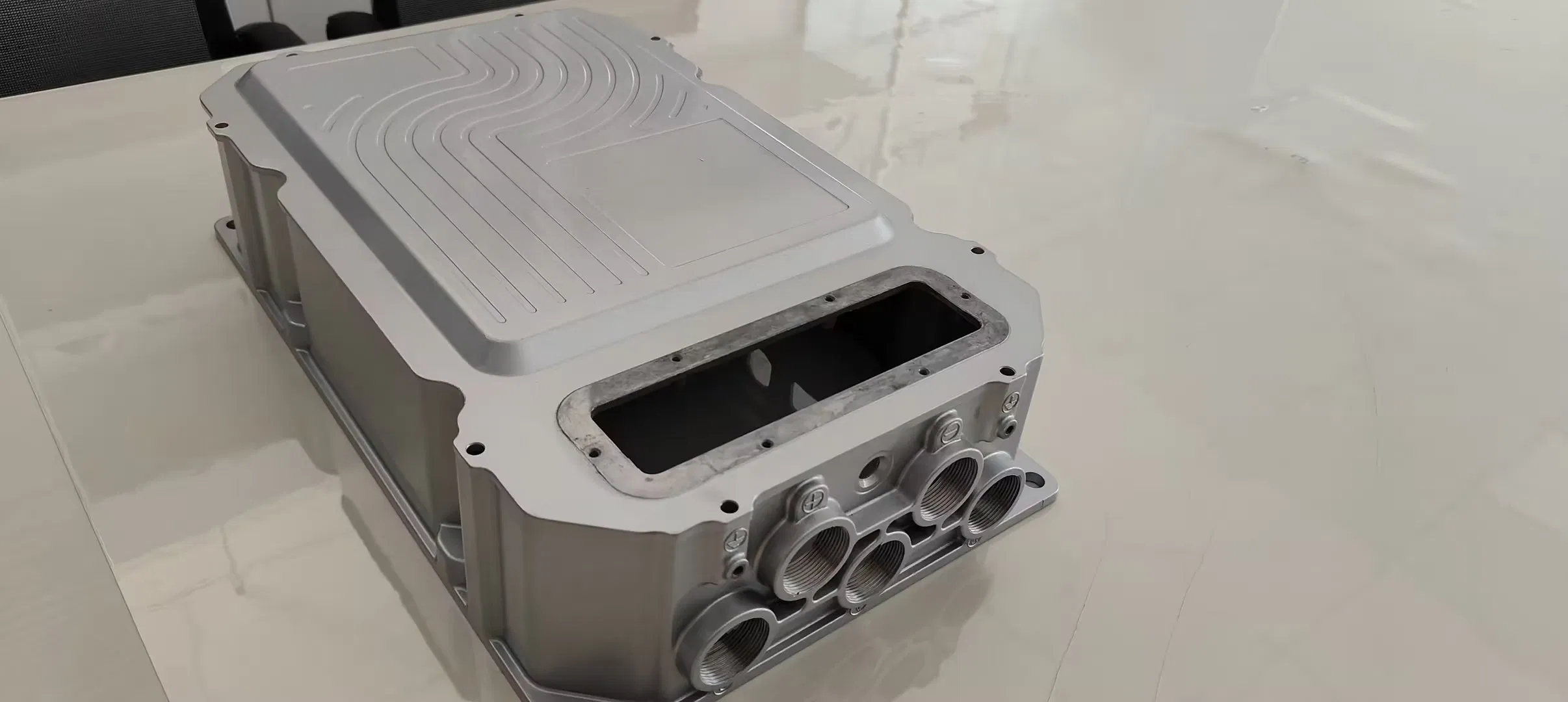 Auto Parts Low Pressure Die Casting Gear Box Cover with Material Aluminum A350