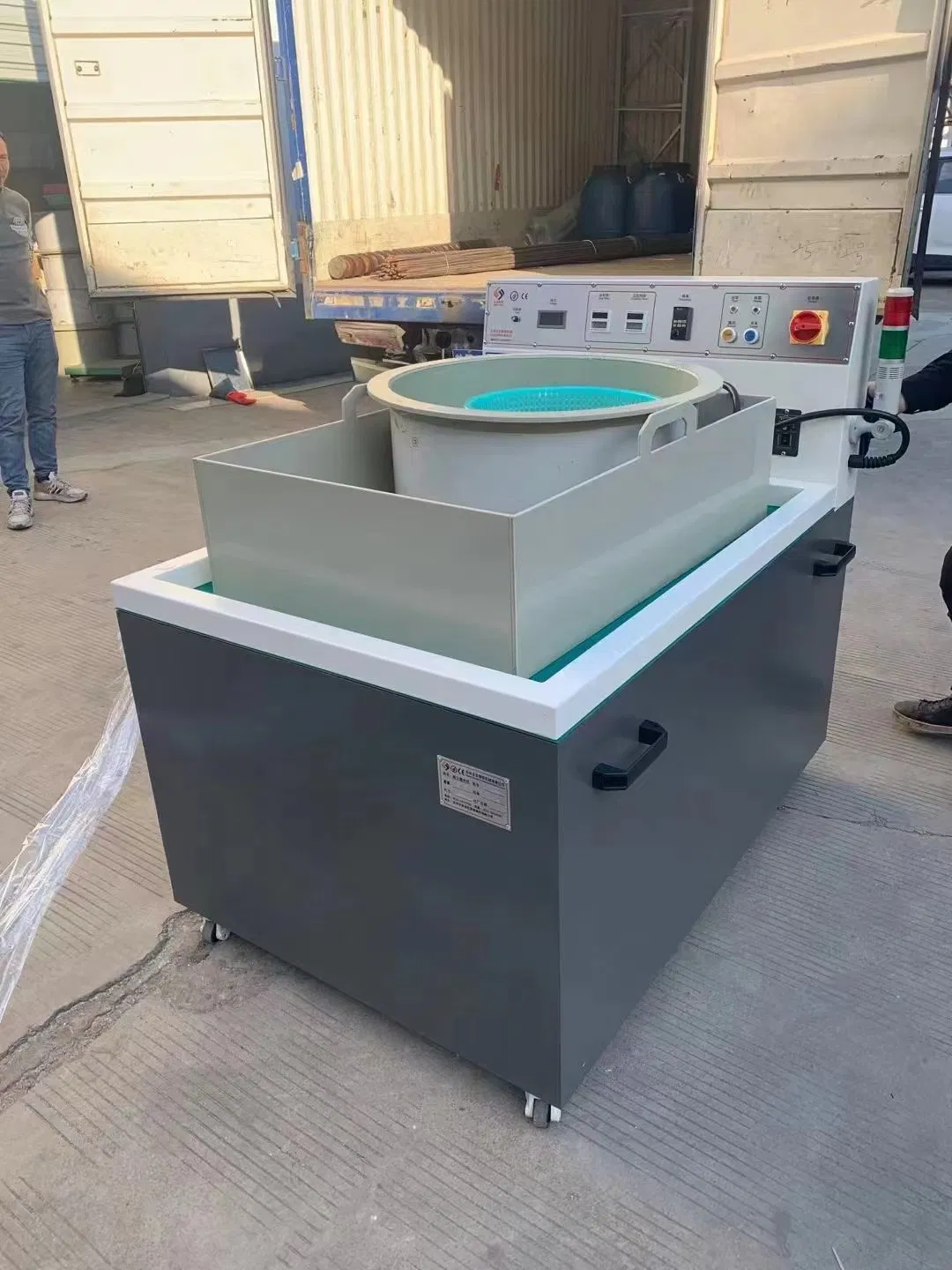 Aluminum Die Casting Parts Deburring, Chamfering, Polishing Magnetic Finishing Machine Magnetic Surface Polishing Machine