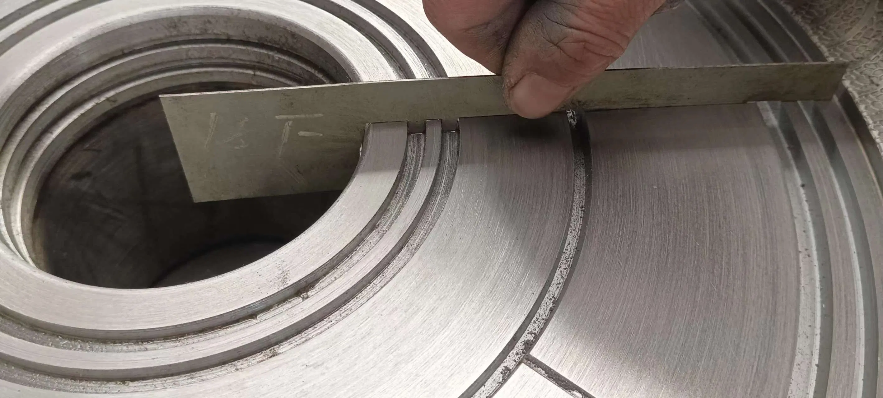 High Precision Die Casting Mould Plastic Injection Mould for Auto Tyre/Machinery Mold