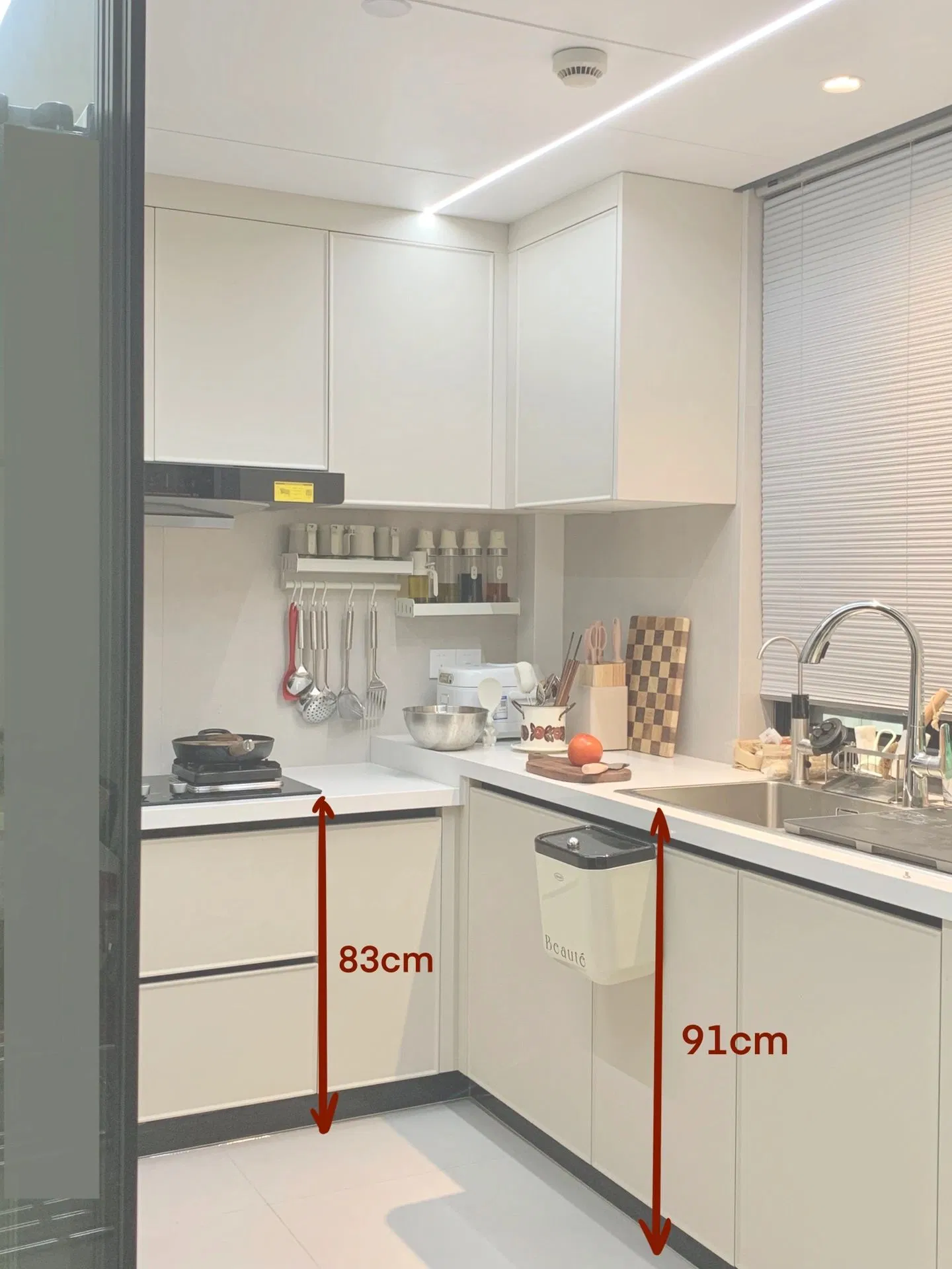 Conjunto de gabinetes de cocina de madera maciza de lujo moderno para hogares