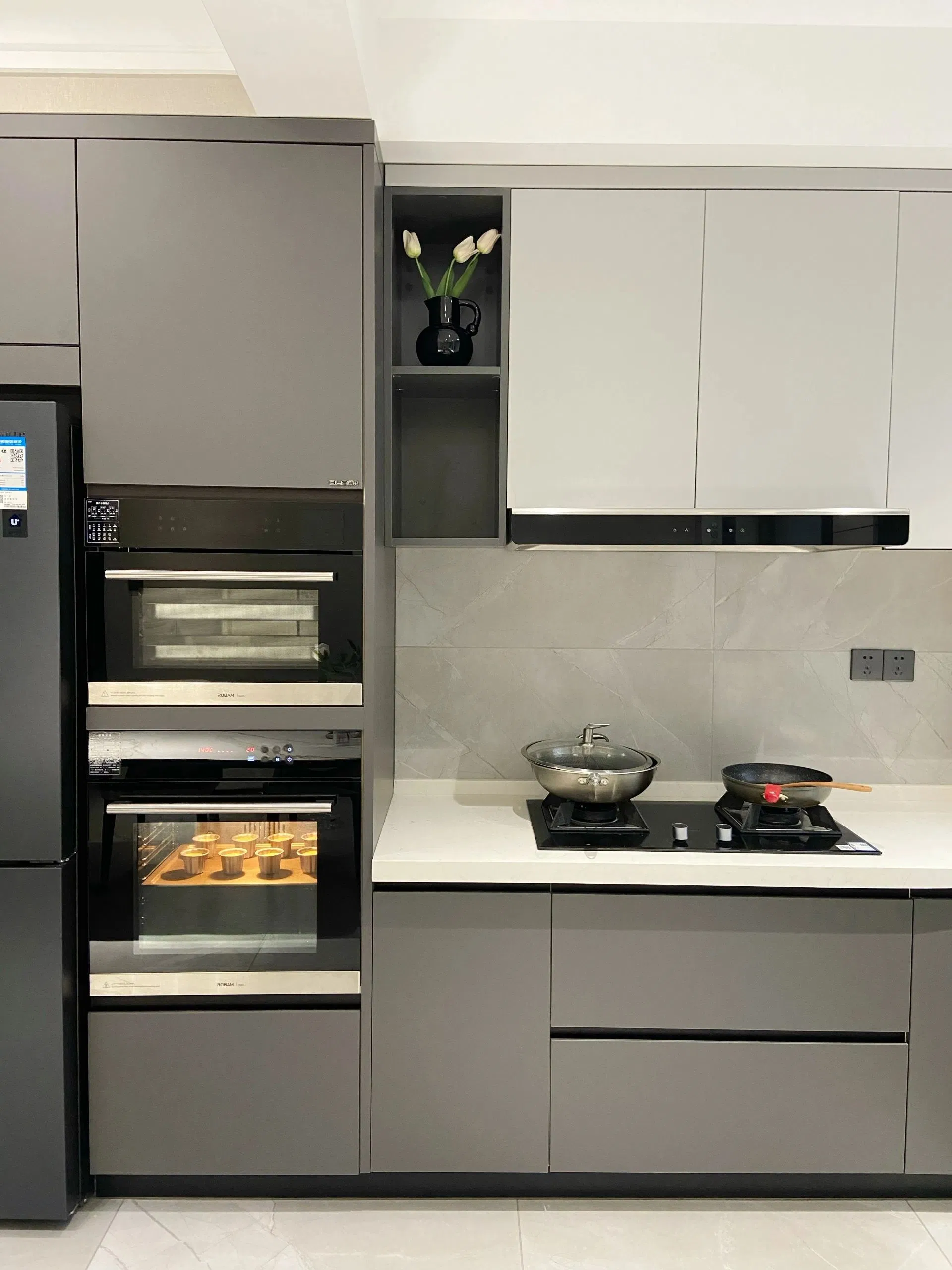 Conjunto de gabinetes de cocina de madera maciza de lujo moderno para hogares