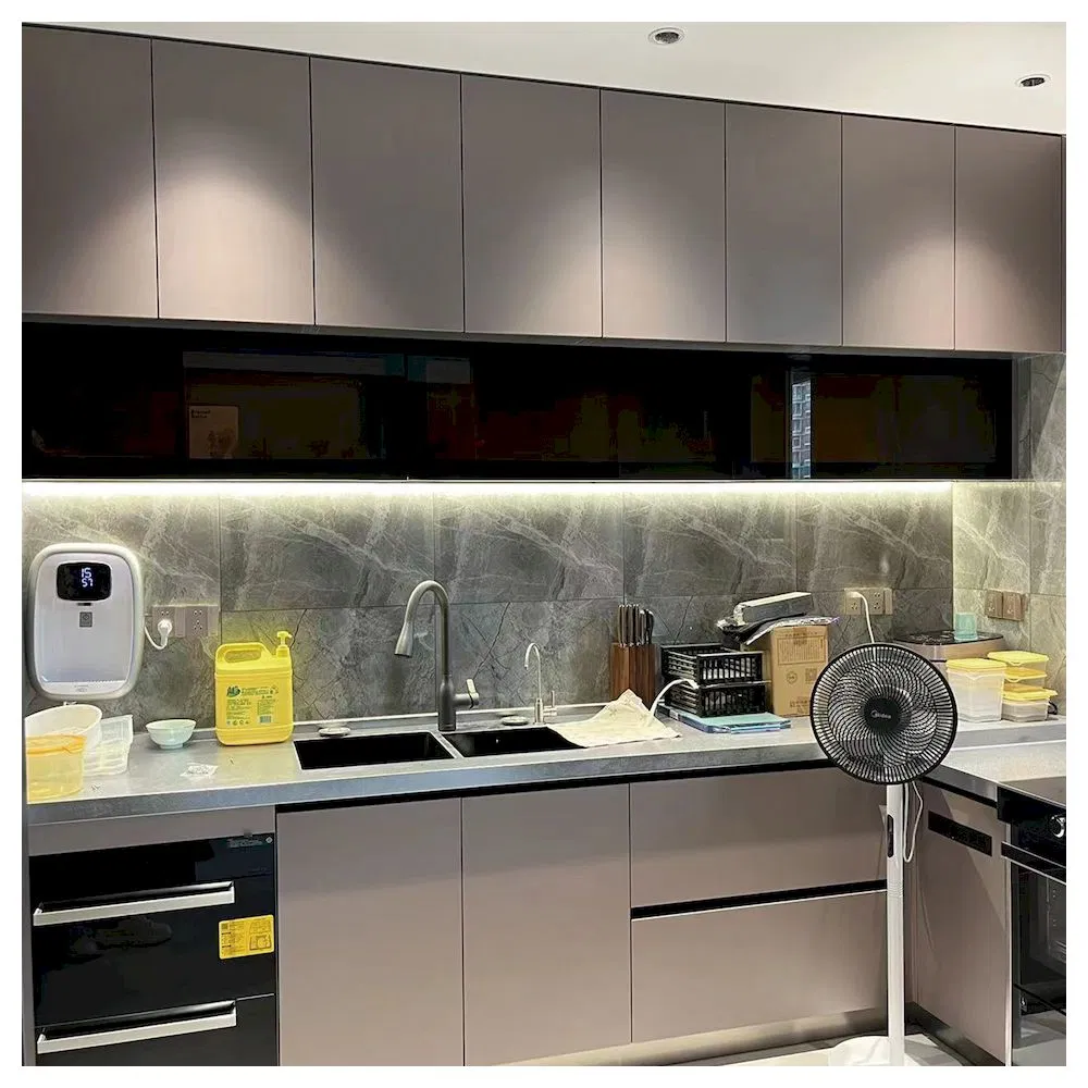 Gabinete moderno de acero inoxidable completo para almacenamiento en la cocina del hogar