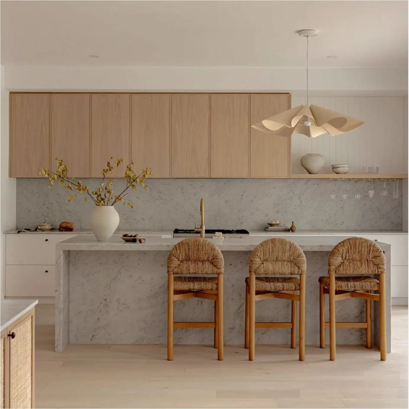 Gabinete de cocina de lujo de madera italiana con integración de estufa de acero inoxidable, diseño de gabinete de pared para toda la casa
