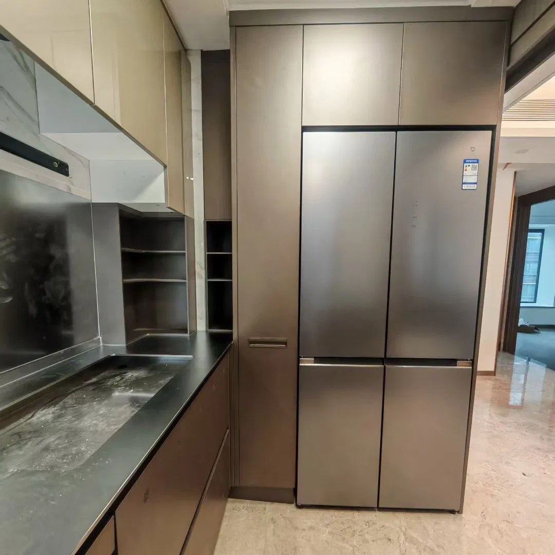 Gabinetes de cocina de acero inoxidable elegante para hogares modernos