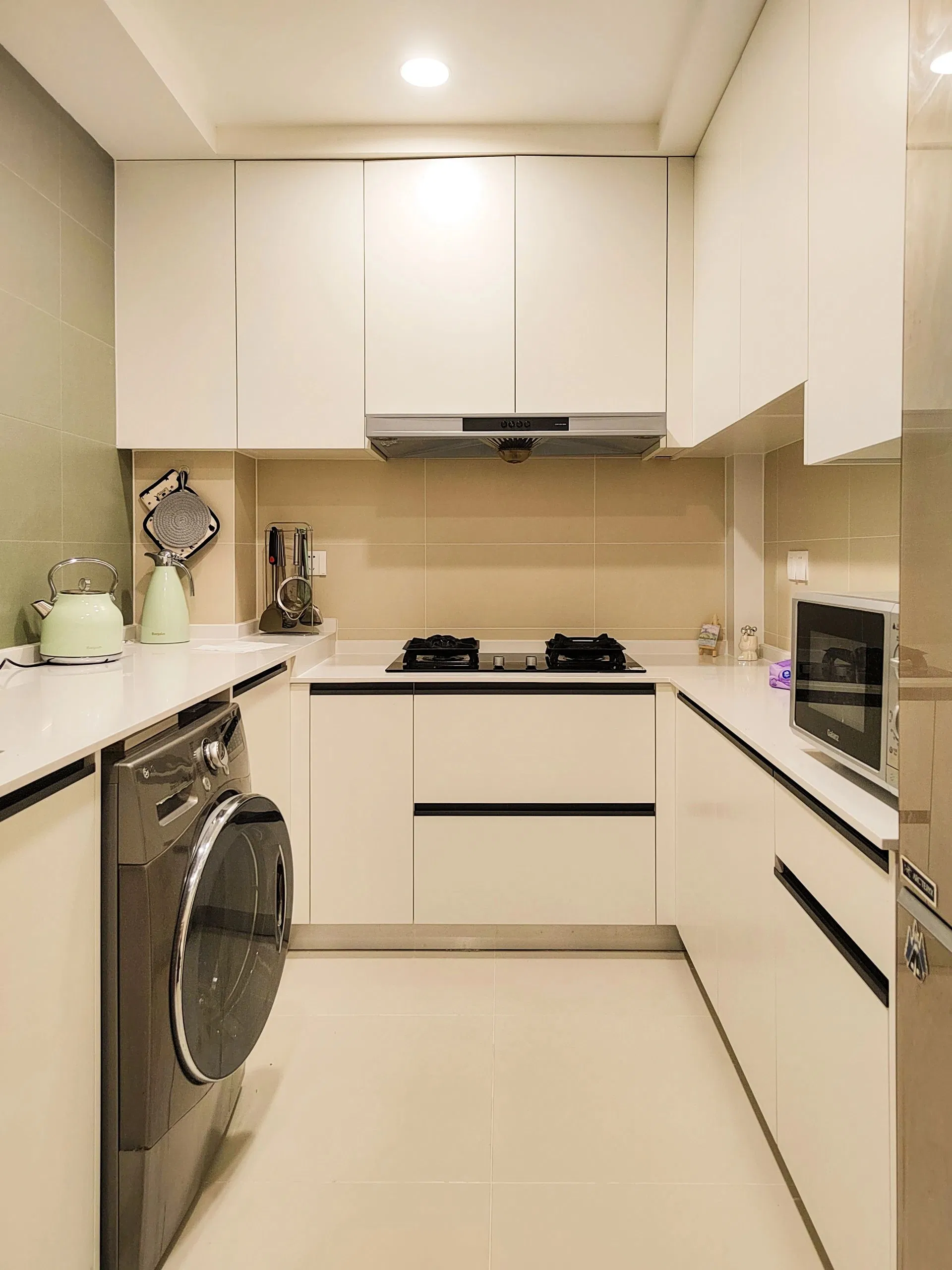 Armario de cocina de madera personalizado y elegante para hogares modernos