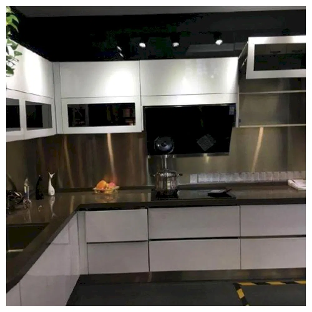 Gabinete de acero inoxidable hecho a medida para uso en cocina residencial