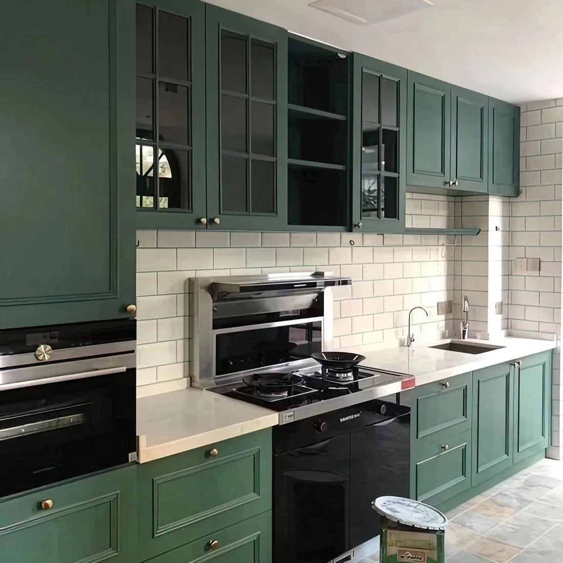 Gabinetes de cocina de madera maciza de color claro y elegante para hogares modernos