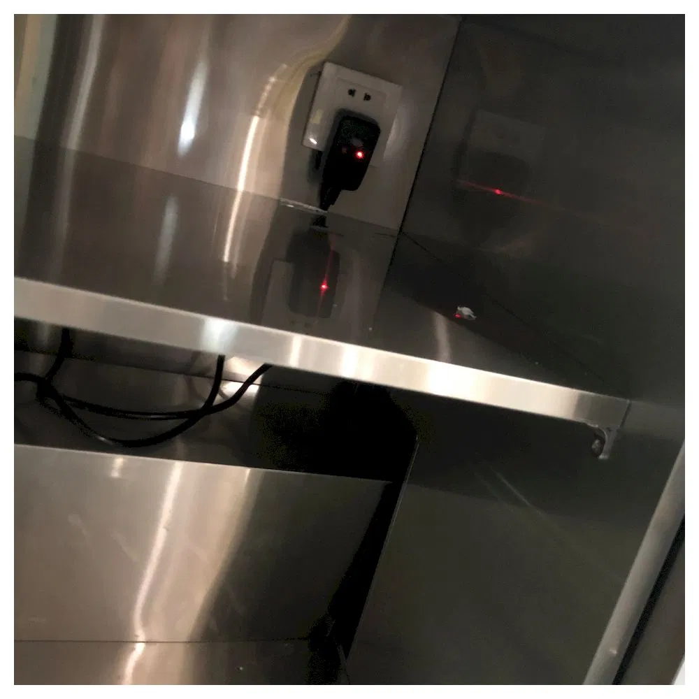Gabinete de acero inoxidable hecho a medida para uso en cocina residencial
