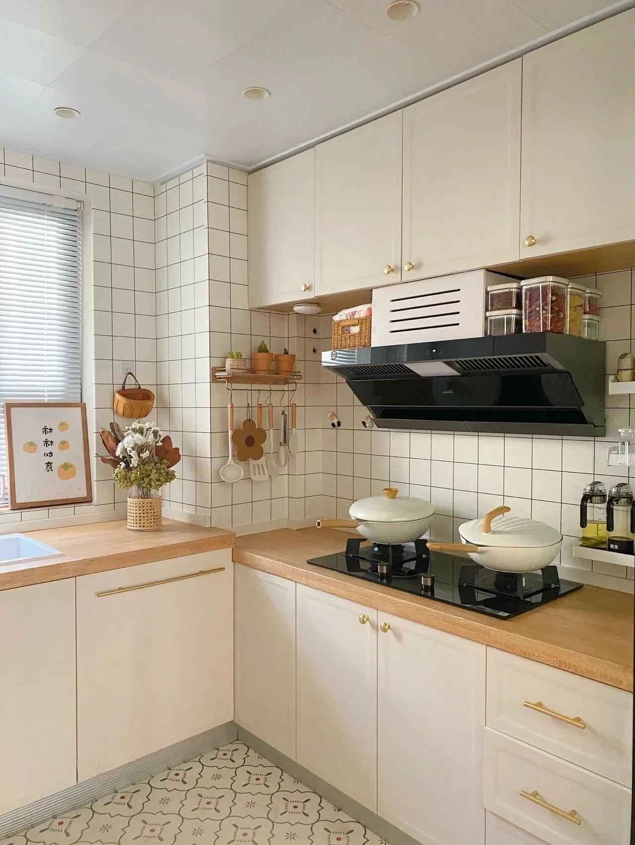 Armario de cocina de madera personalizado y elegante para hogares modernos