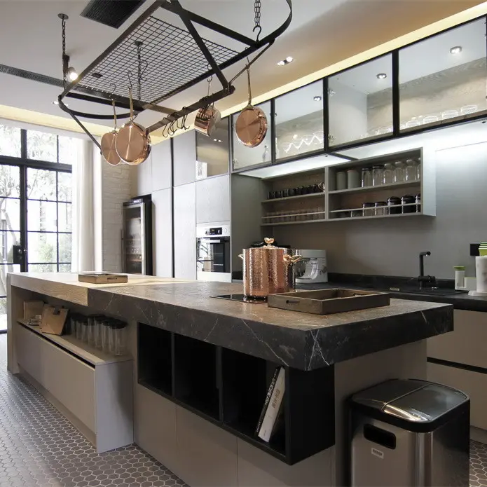 Fabricación de gabinetes de cocina personalizados en China con pintura negra, isla, fregadero de acero inoxidable, laca y diseño de cocina