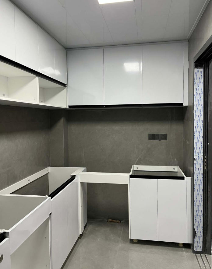 Gabinetes de cocina de acero inoxidable pintados modulares modernos personalizados para proyectos de despensa en villas