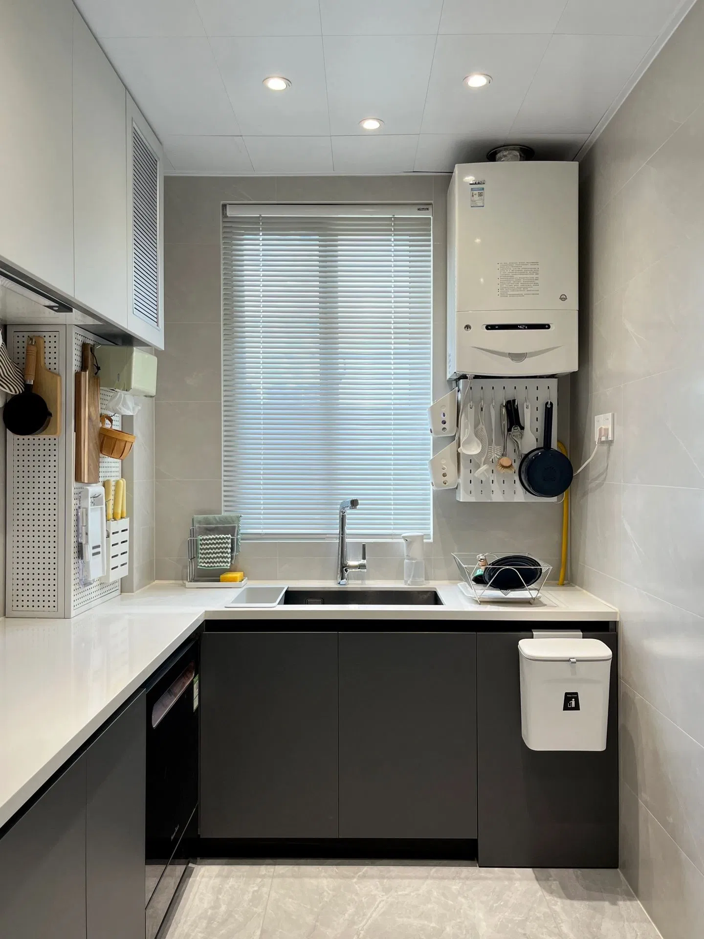 Conjunto de gabinetes de cocina de madera maciza de lujo moderno para hogares
