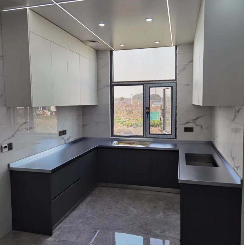 Gabinetes de cocina modulares de acero inoxidable pintados a medida para el proyecto de despensa de villa
