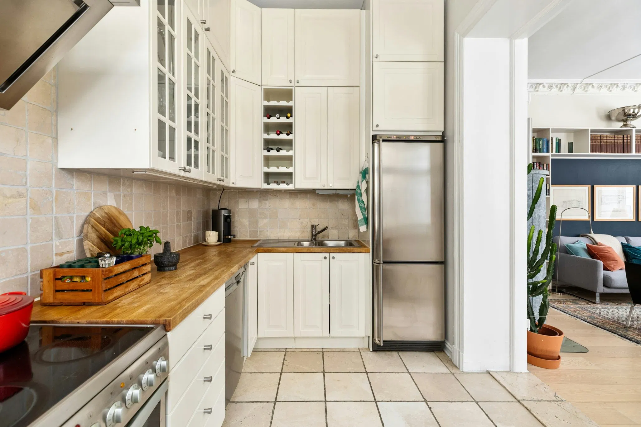 Solución de almacenamiento de cocina con puerta shaker blanca elegante de nuevo material