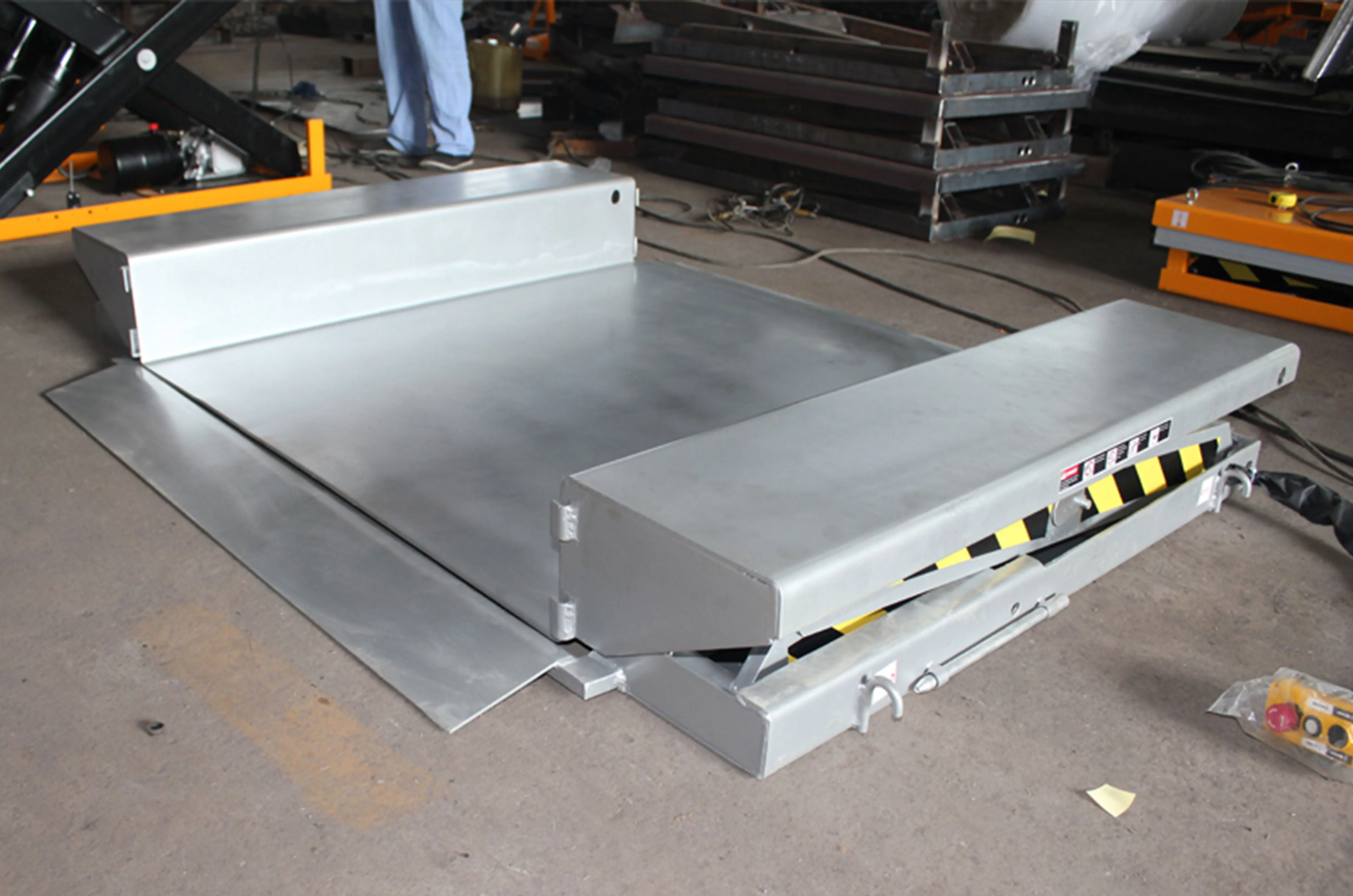 Low profile scissor lift table gallery 2