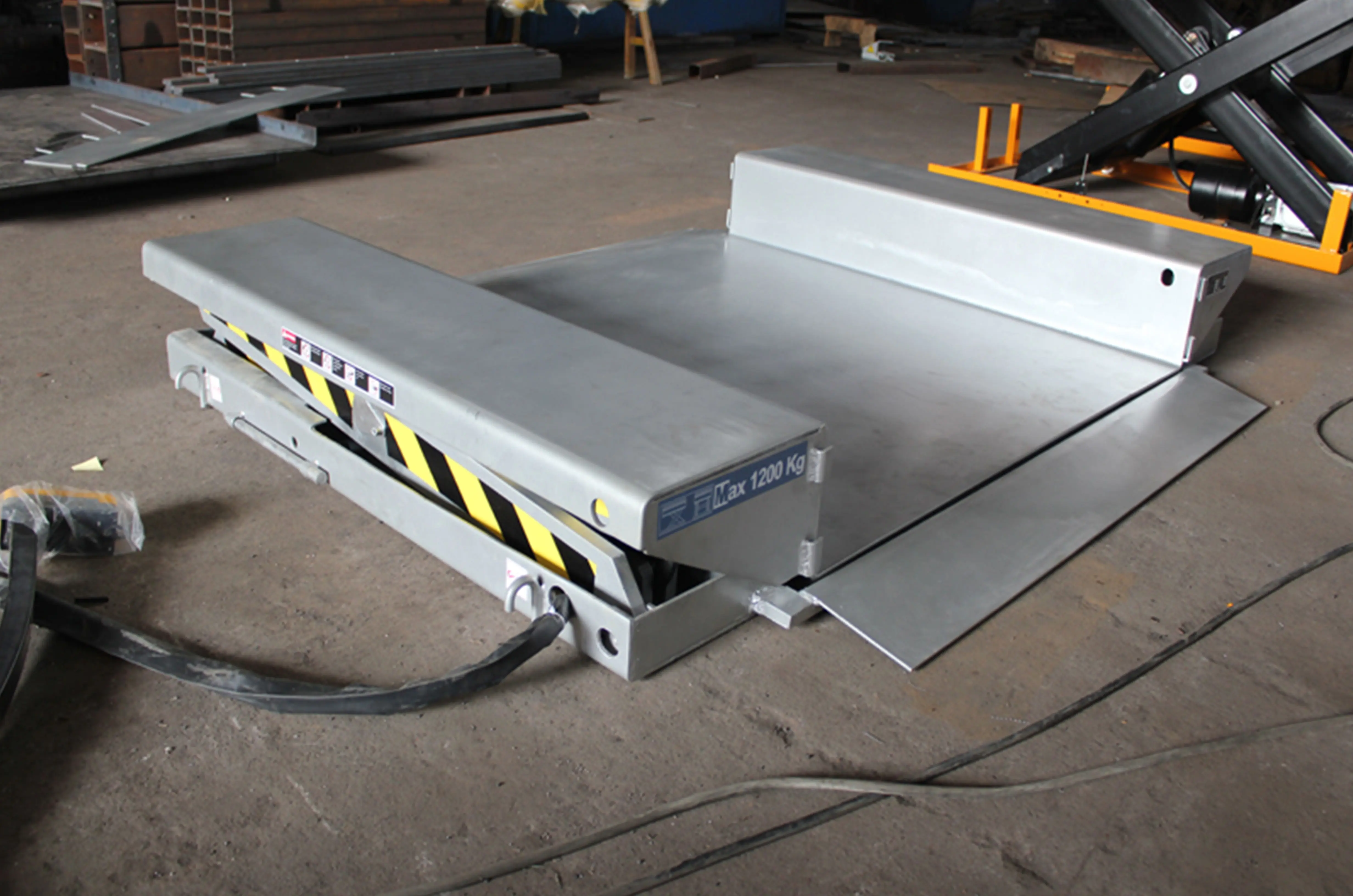 Low profile scissor lift table gallery 1