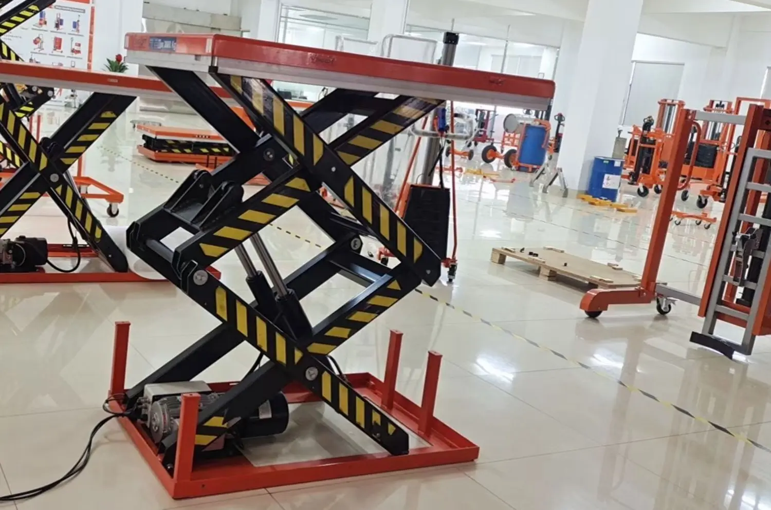 Manual Hydraulic Roll Lifter 05