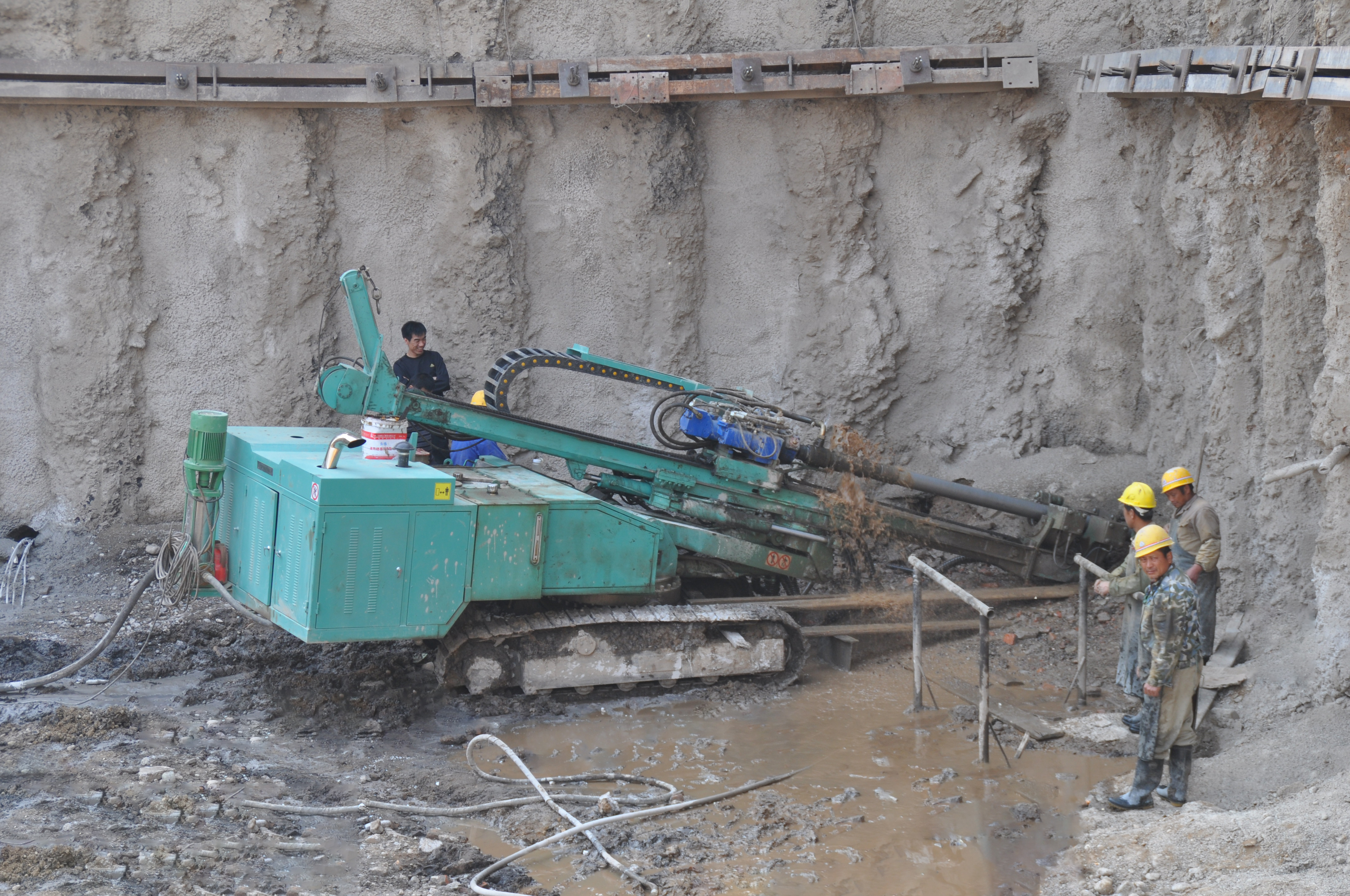 SM1100 Full Hydraulic Crawler Drilling Rig