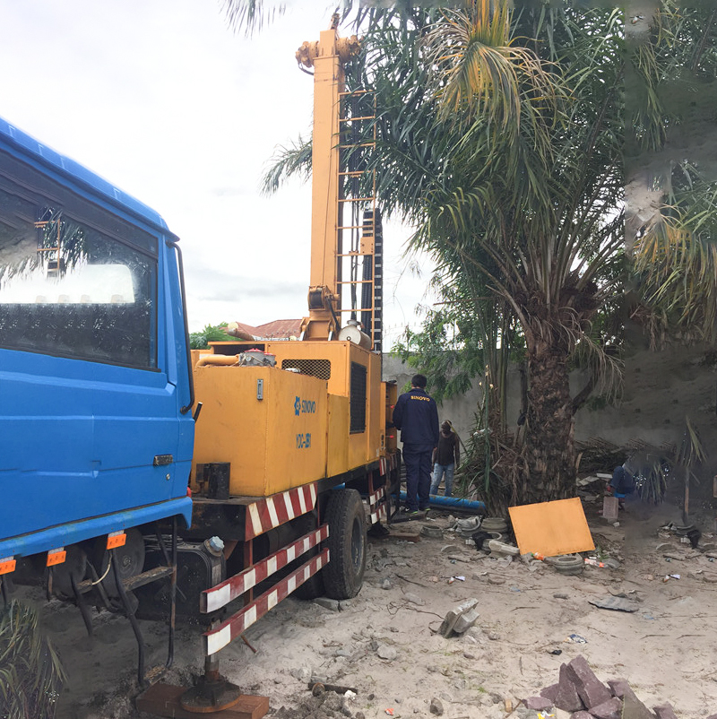 SD1000 crawler core drill onsite