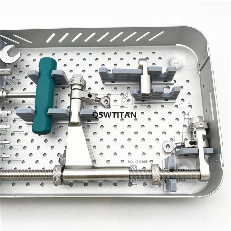 Orthopedics Fracture Reduction Instrument Kit Reduction of Fracture Femur Distractor Tibial Retractor Instrument Pet