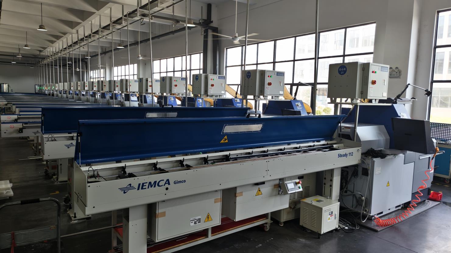 Calibrated mechanical testing device verifying compression parameters