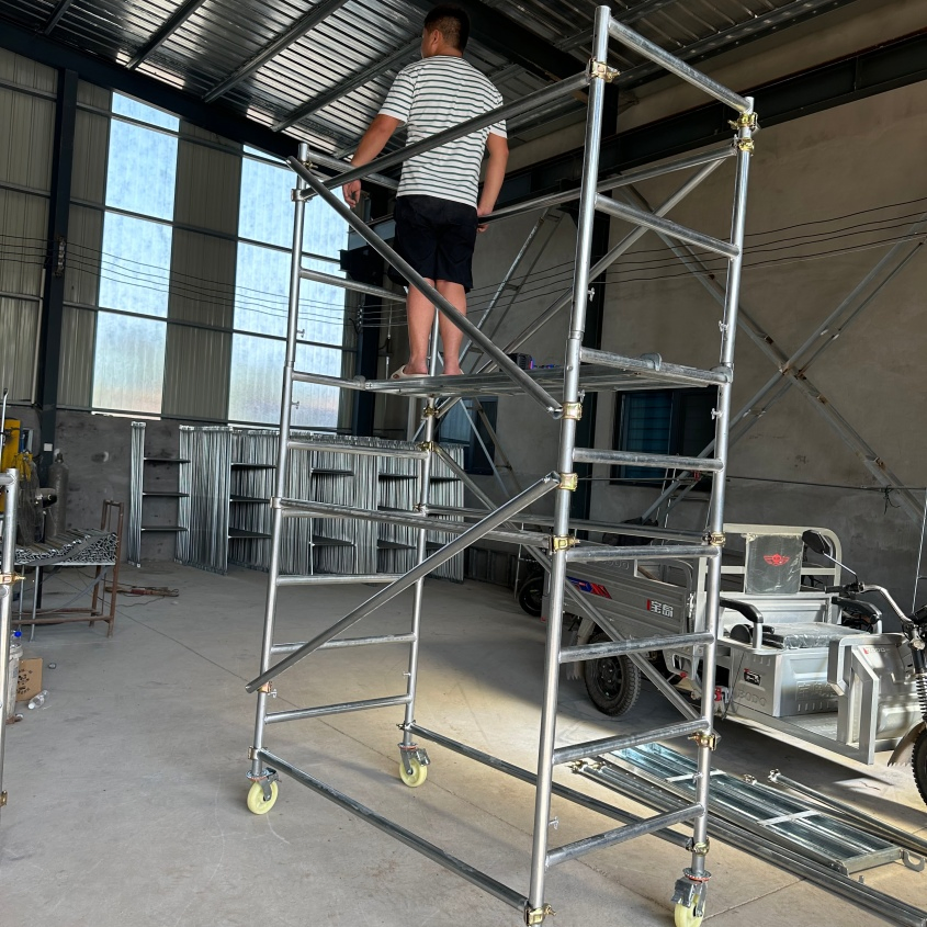 Quick Deploy Folding Scaffold for Changing Sites and Efficient Operations