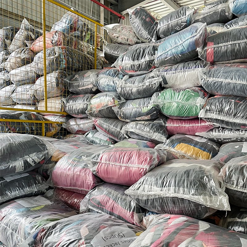 Used Jeans Denim Pants Cargo Jackets Shirts Babies Bridal Gowns Vintage Clothes Europe Ladies