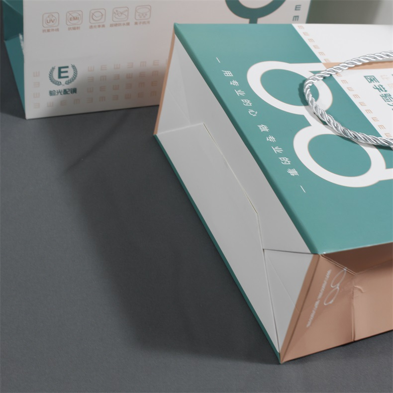 Custom Sustainable Paper Bags for Eco-Conscious Fashion Retailers