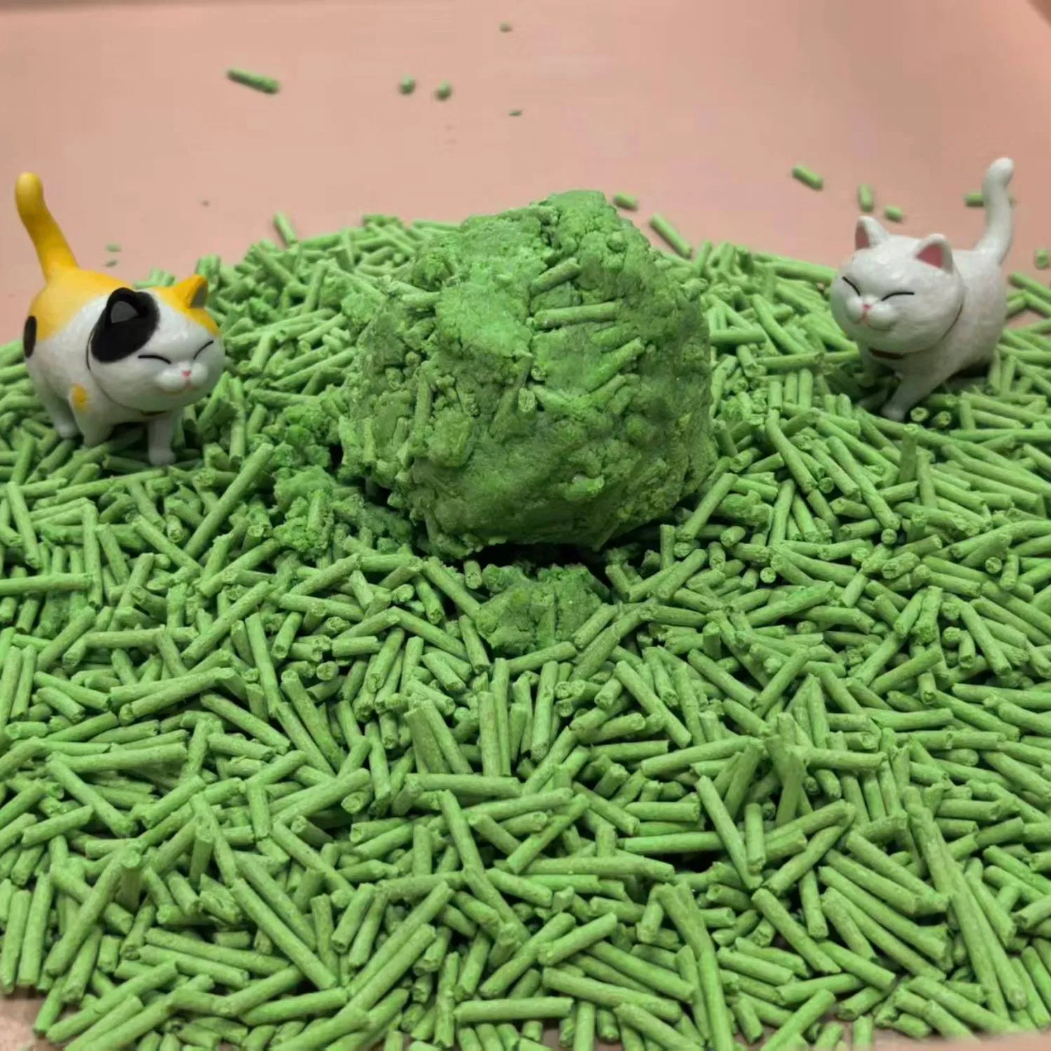 Hypoallergenic Formula Green Tea Tofu Cat Litter Free From Artificial Fragrances and Chemicals Suitable for Sensitive Cats with Skin or Respiratory Conditions