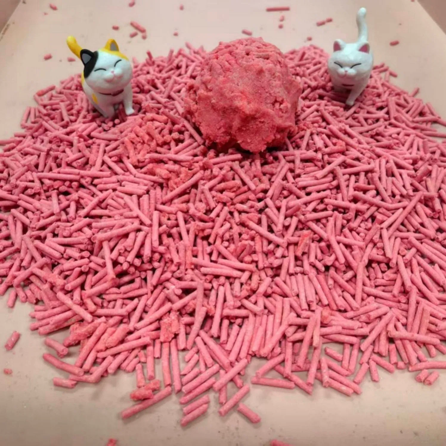 Hypoallergenic Peach Aroma Tofu Cat Litter Biodegradable and Compostable Featuring Instant Solid Clump Formation Easy Cleaning Process and Soft Paw Feel