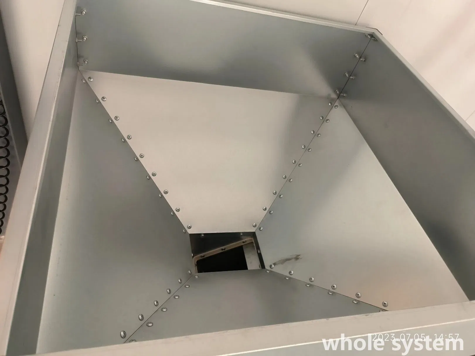 Intelligent Poultry Feeding System for Enhanced Chicken Health