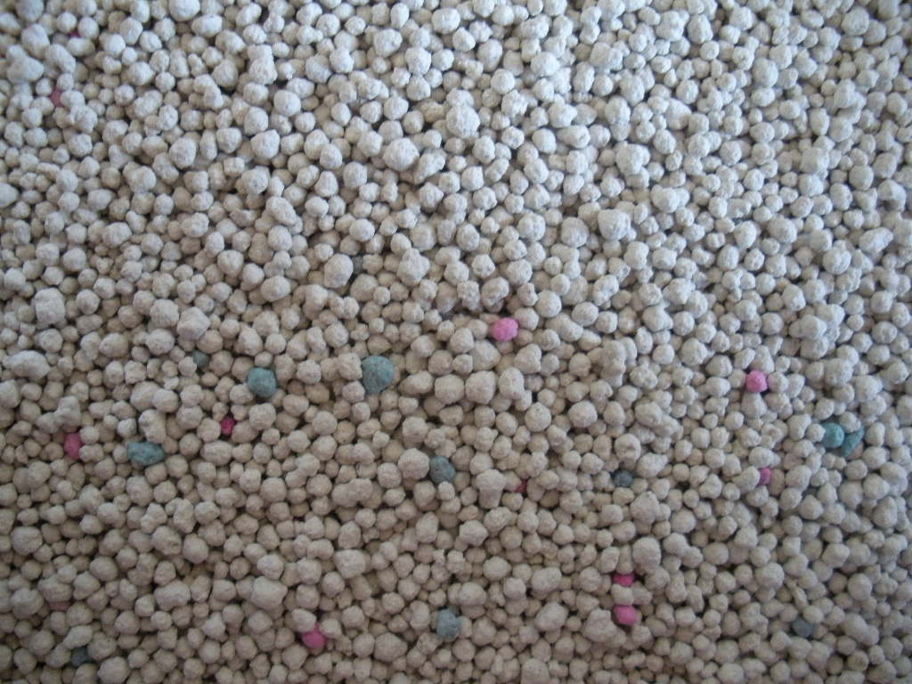 Eco-Friendly Toilet Cleaning Product No Dust Fast Clumping Powerful Water Absorption Bentonite Cat Pet Sand Litter