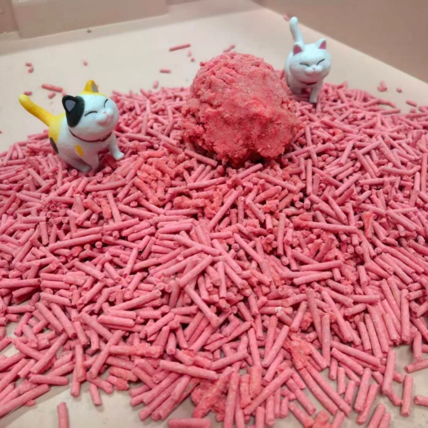 Hypoallergenic Peach Aroma Tofu Cat Litter Biodegradable and Compostable Featuring Instant Solid Clump Formation Easy Cleaning Process and Soft Paw Feel