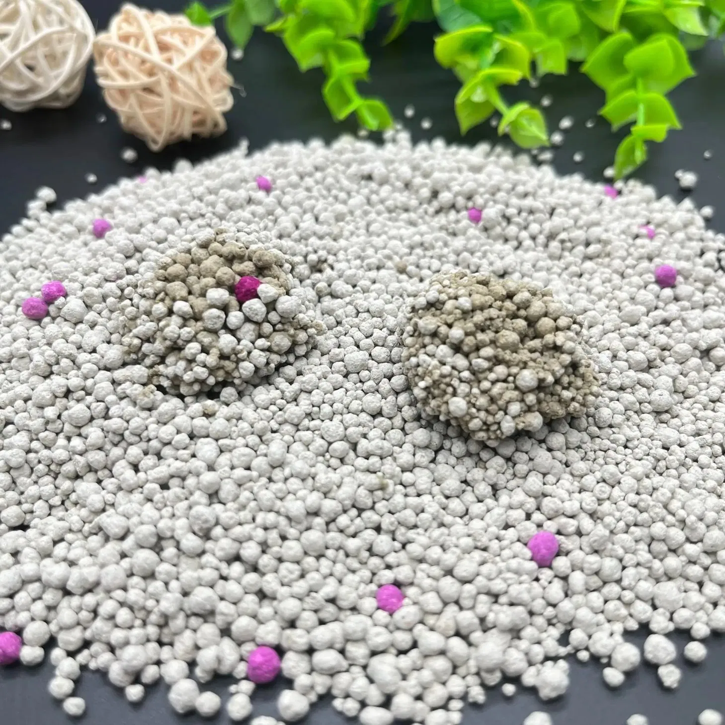 OEM Factory 1-3mm Strong Clumping Litter Low Dust Colorful Premium Bentonite Cat Litter Sand