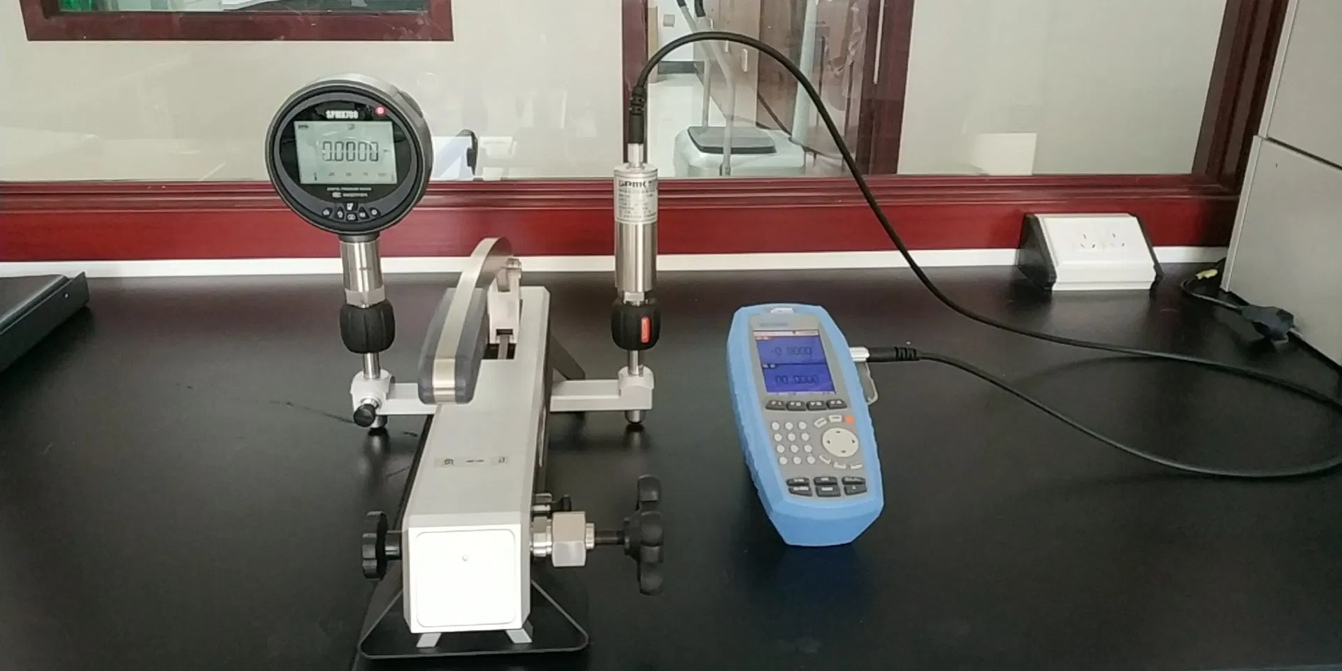 Measure Simulation Multifunction Process Calibrator