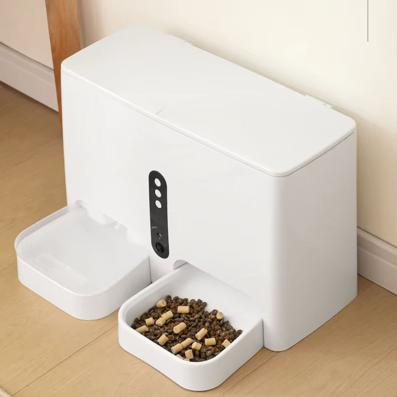 Built in HD Camera Monitoring Smart Pet Feeder with Remote Diet Management