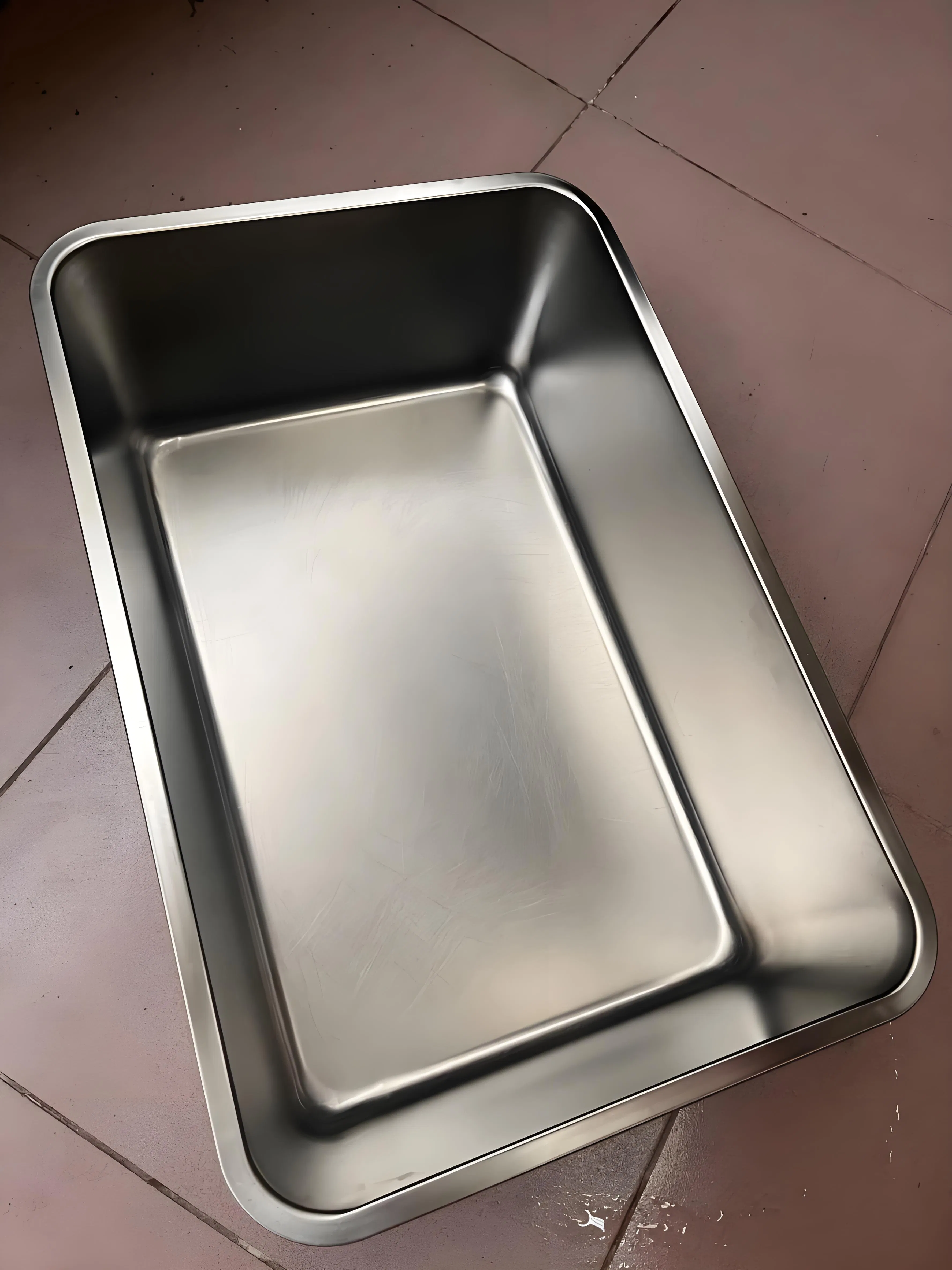 Multicats Litter Box in Square Design for Easy Maintenance