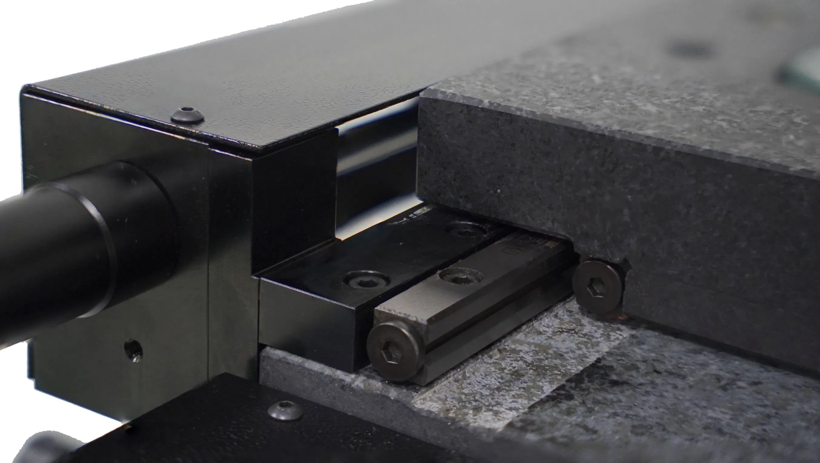 Semi-Automatic High-Precision Vision Measuring Instrument with Ai-Assisted Edge Detection for Micro-Part QA