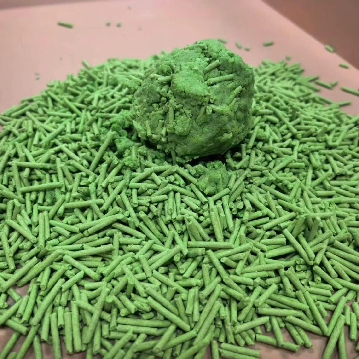 Hypoallergenic Formula Green Tea Tofu Cat Litter Free From Artificial Fragrances and Chemicals Suitable for Sensitive Cats with Skin or Respiratory Conditions