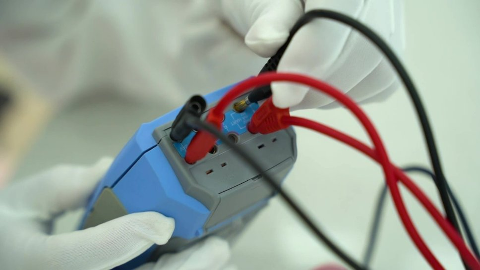 Measure Simulation Multifunction Process Calibrator