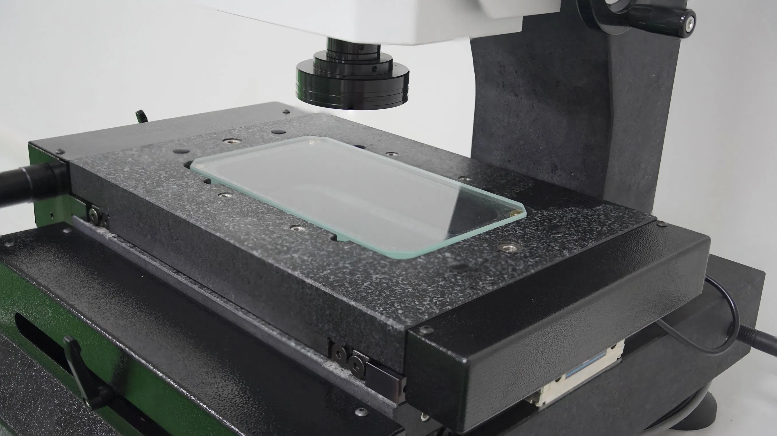 Semi-Automatic High-Precision Vision Measuring Instrument with Ai-Assisted Edge Detection for Micro-Part QA