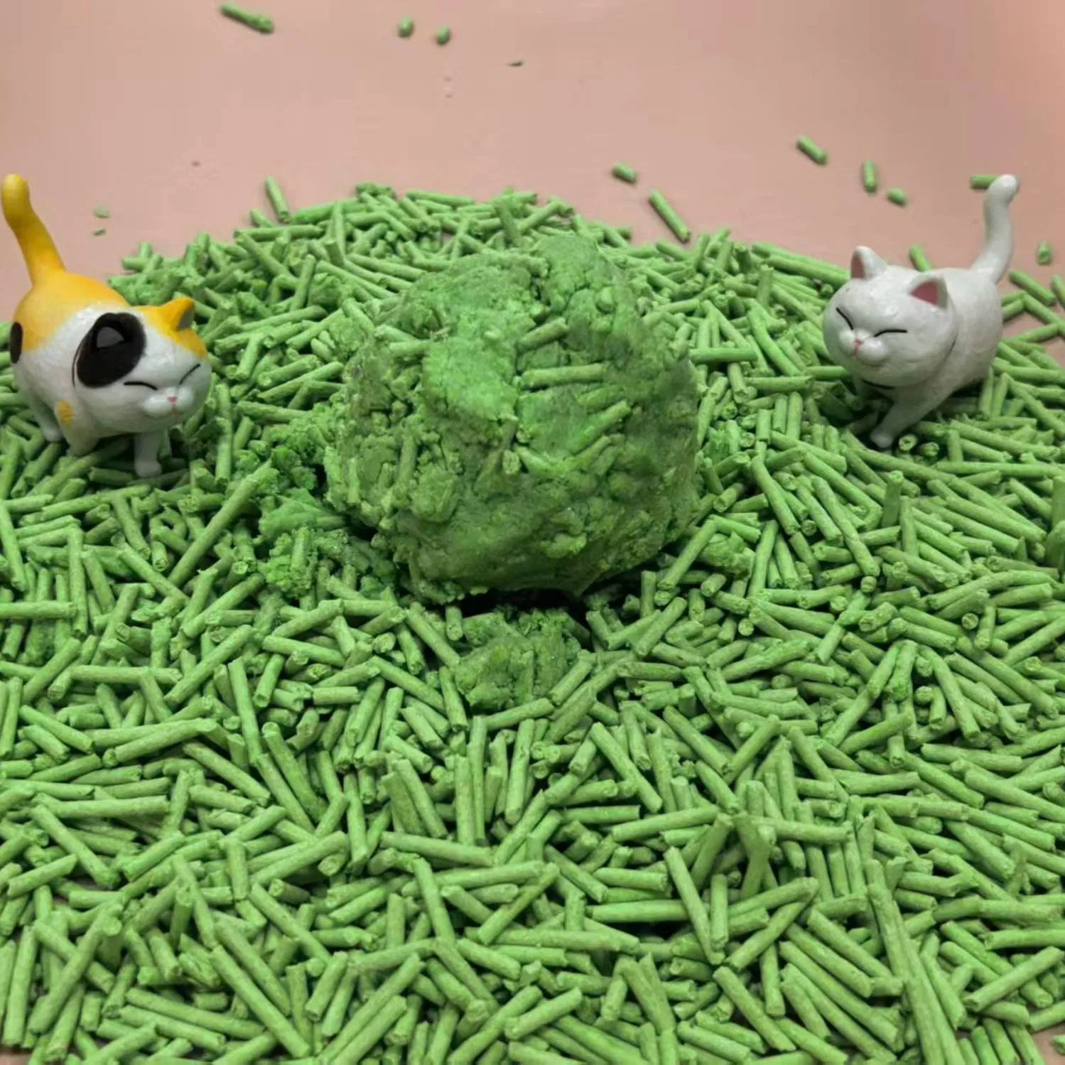 Hypoallergenic Formula Green Tea Tofu Cat Litter Free From Artificial Fragrances and Chemicals Suitable for Sensitive Cats with Skin or Respiratory Conditions