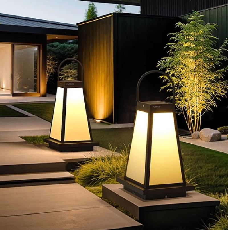 Outdoor Column Post Pillar Cap Lamp Solar Powered LED Lawn Movable Light