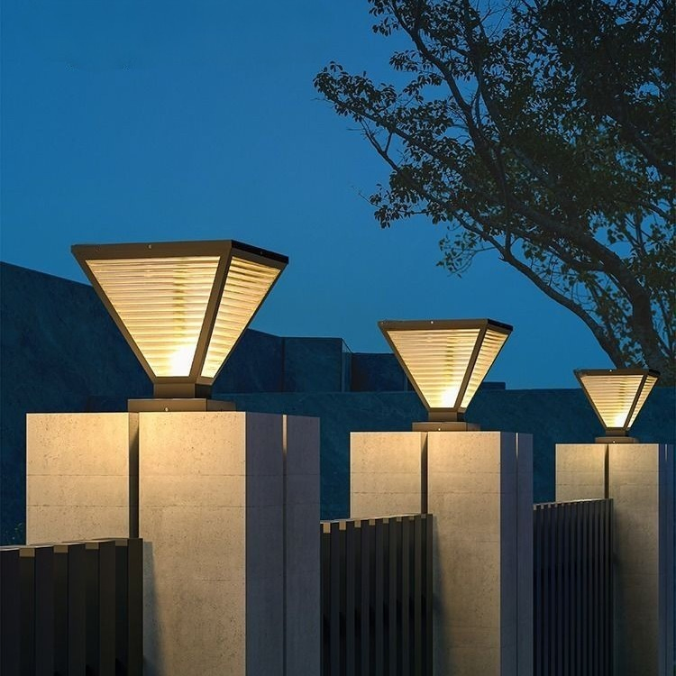 Modern Solar Powered LED Pillar Light Outdoor Garden Fence Post Cap Lamp for Pathway Gate